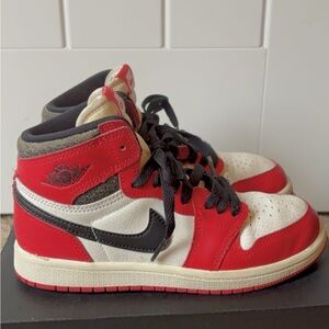 Jordan 1 Retro High OG size 2y